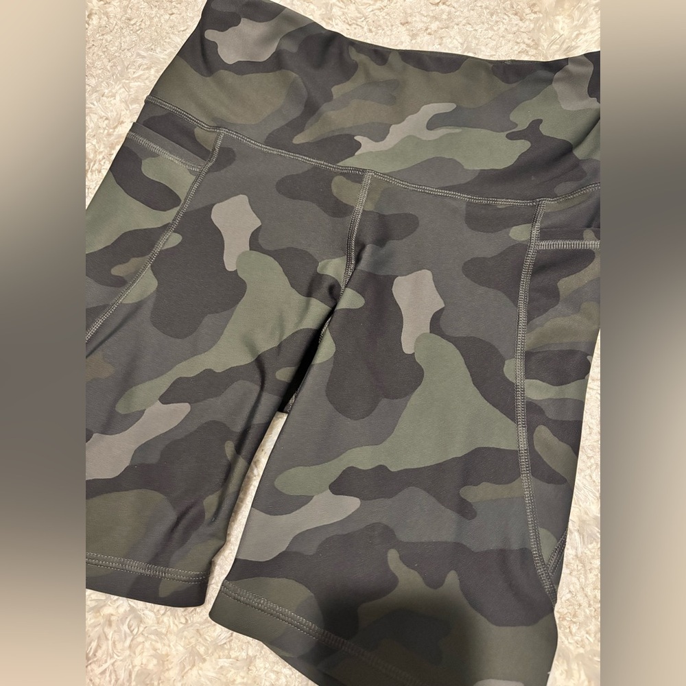 Old Navy Active Camouflage Biker Shorts